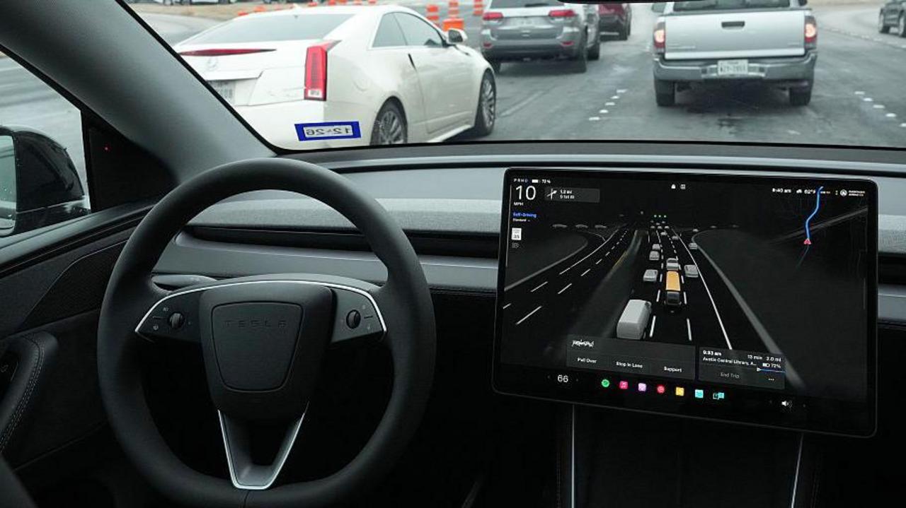 Tesla crash that killed a woman under US federal investigation
