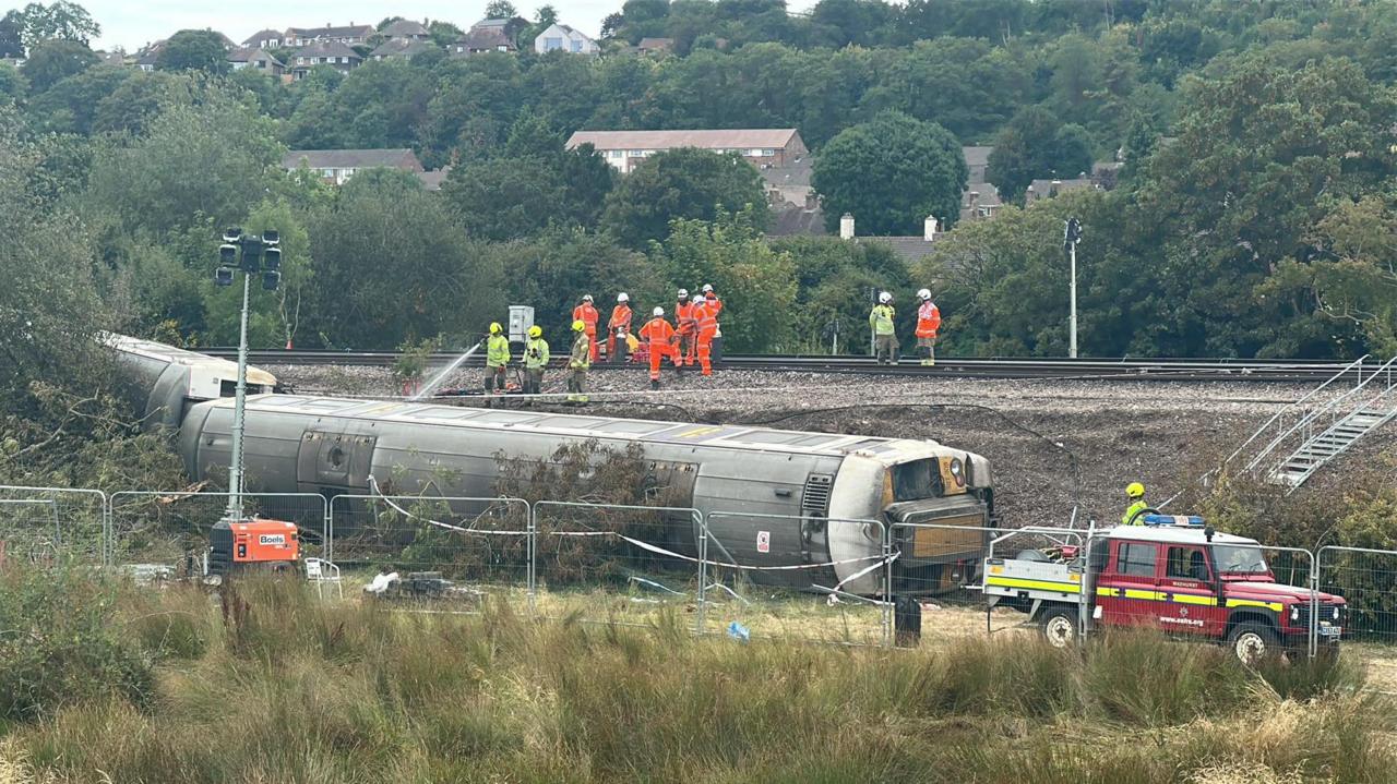 Track defect found near derailment site - report