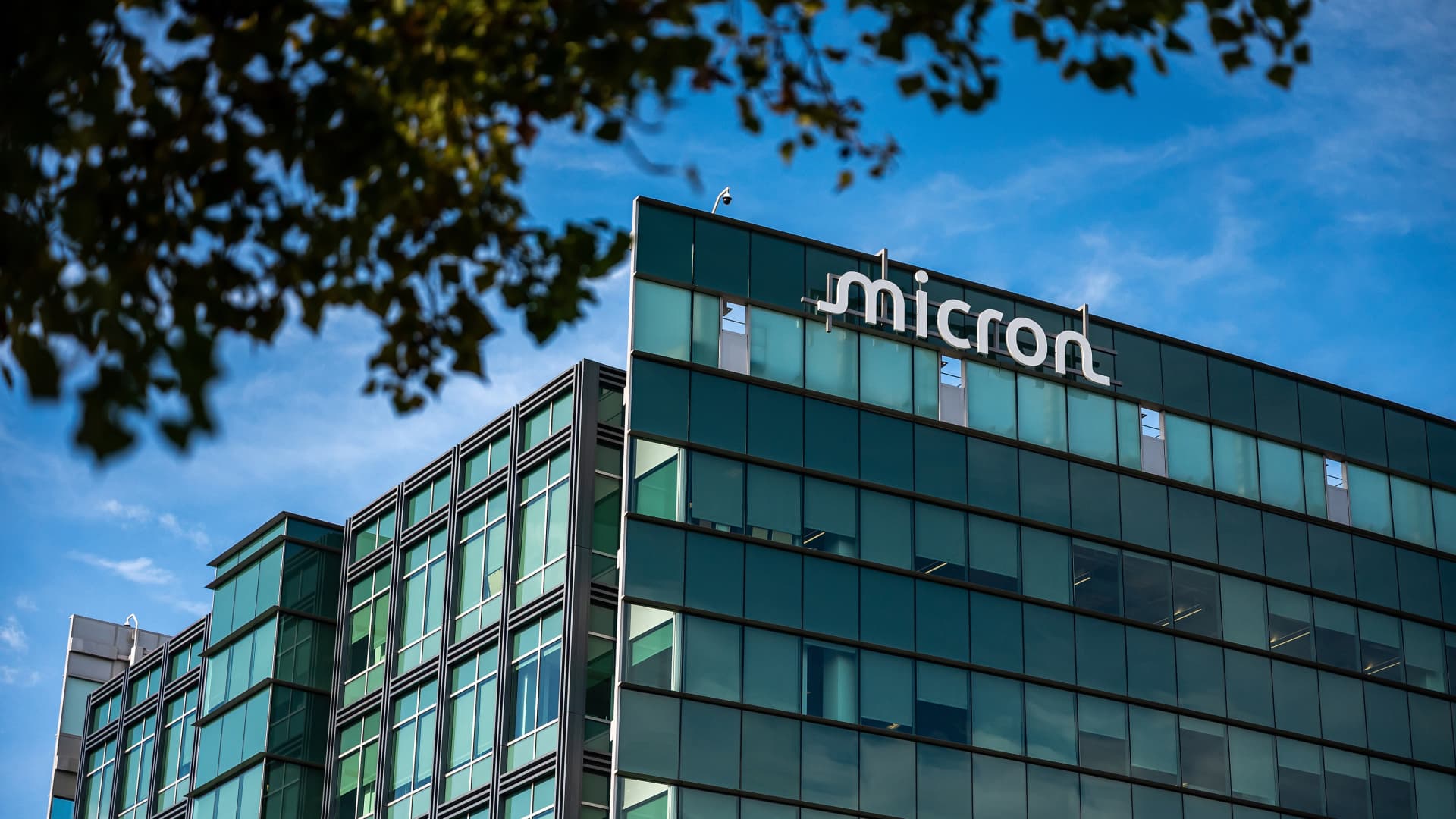 Three key AI stocks to watch this week with traders expecting giant moves