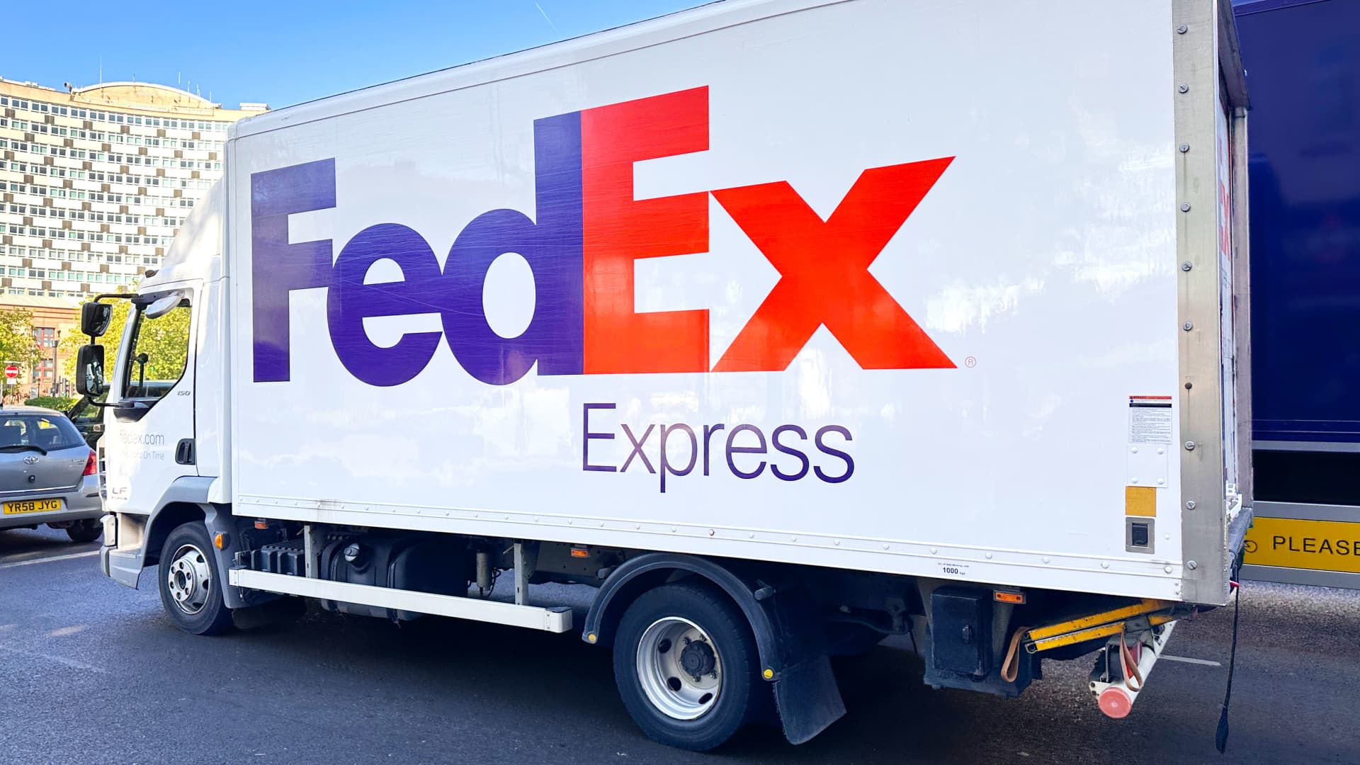 FedEx posts strong earnings results in last quarter with freight business