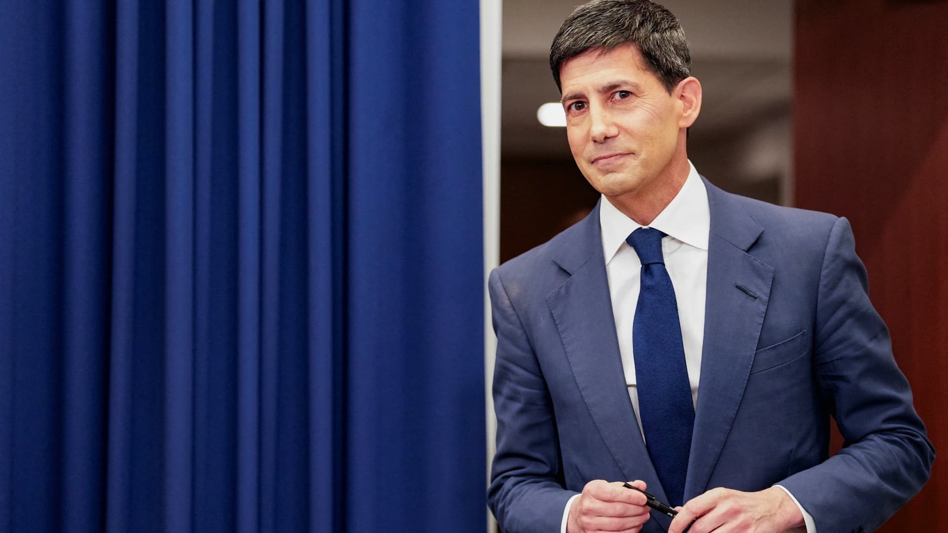 Trump eases pressure on Fed Chairman Kevin Warsh as inflation tops 4%