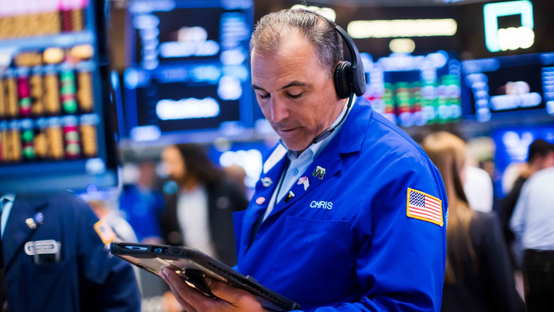 Stock futures mixed after S&P 500 posts three-week win streak: Live updates