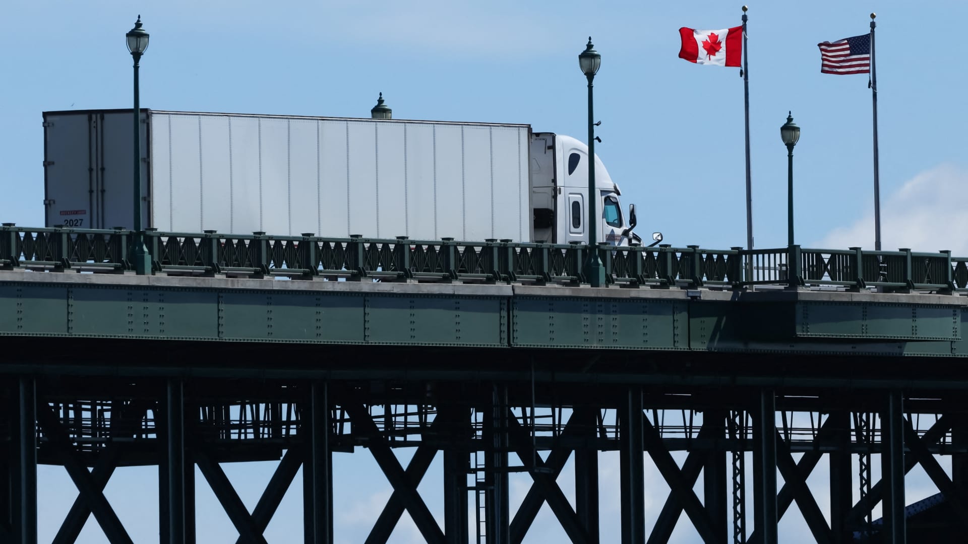 U.S., Canada fail to reach a tariff deal, deepen trade war