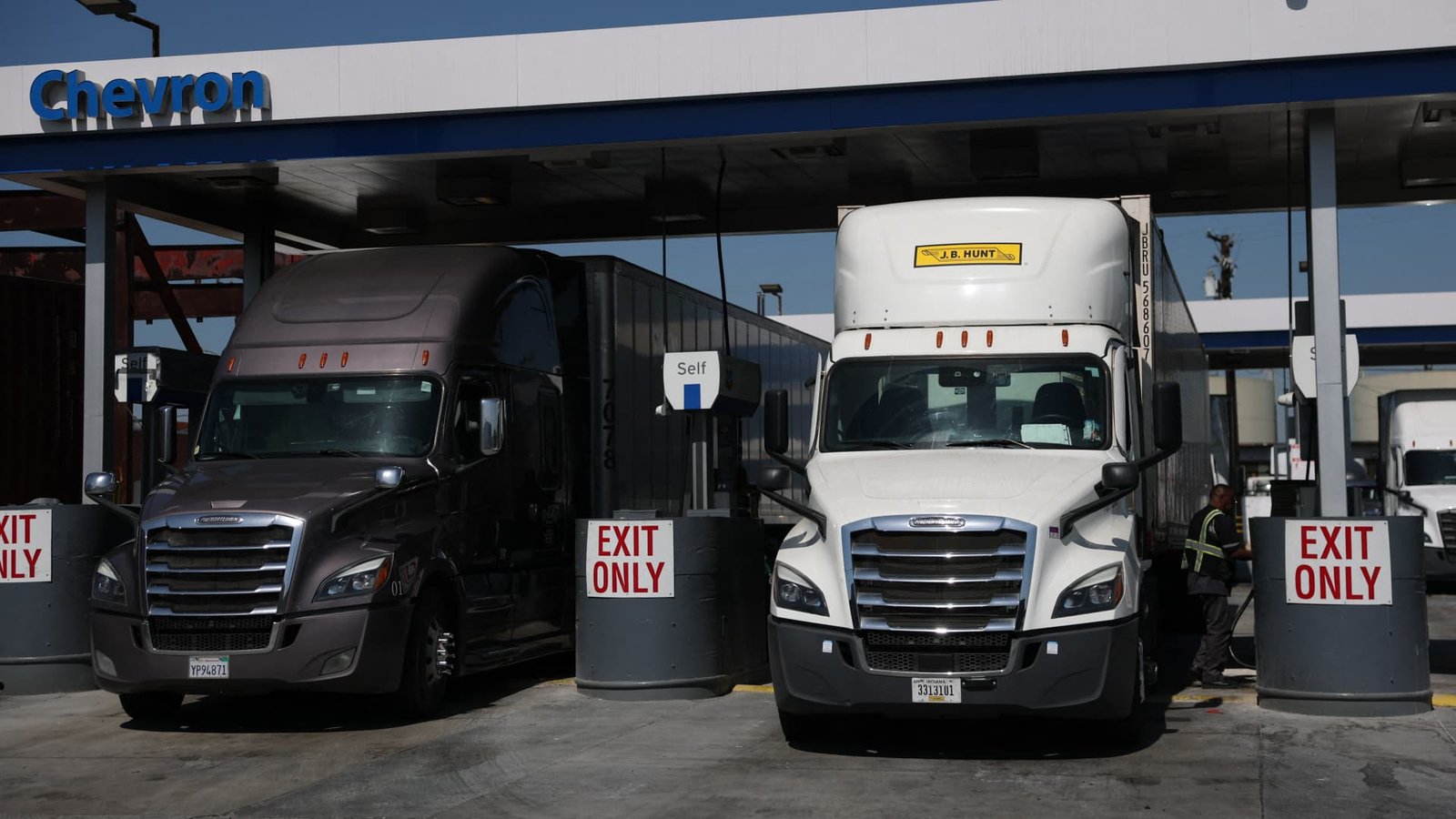 Diesel hits record high as Ukraine and Iran wars knock out refineries, fueling inflation worries