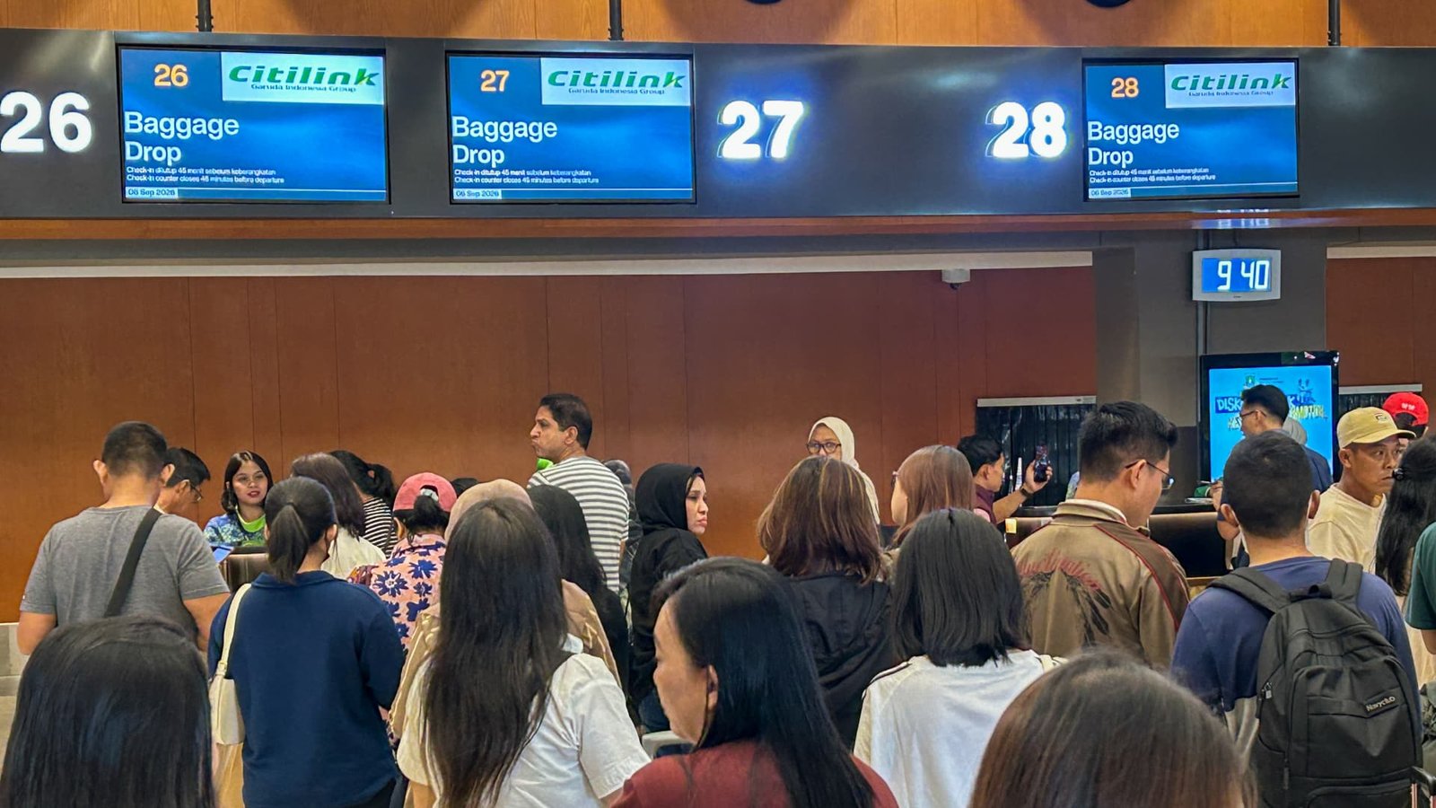 Volcano eruption disrupts hundreds of flights at Southeast Asia's second-busiest airport