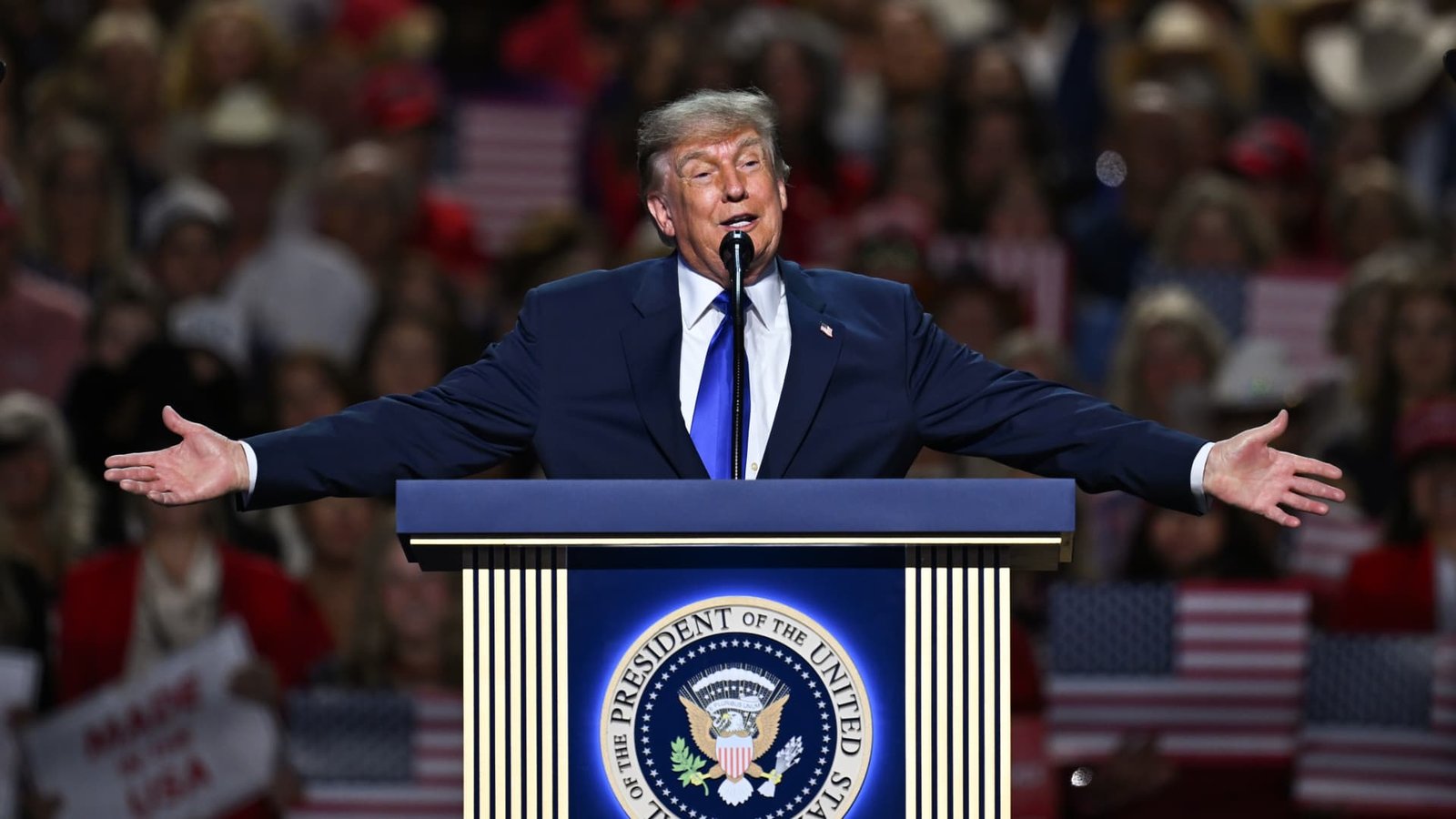 Trump's $1 trillion-plus 'dividend' plan meets immediate bipartisan pushback