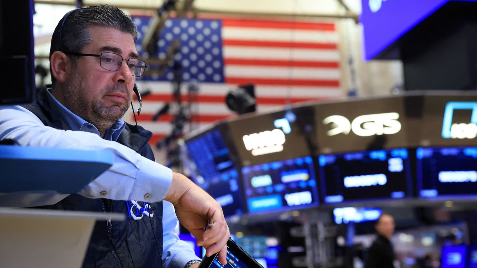 30-year Treasury bond yield scales to highest level since 2002