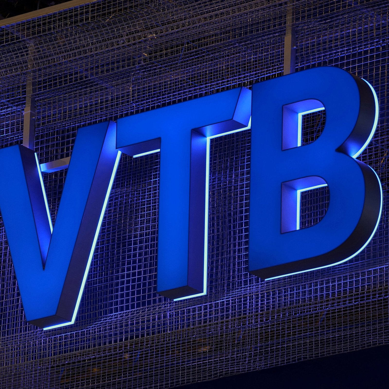 U.S. Imposes Sanctions on Russia’s VTB Bank Over Ties to Iran