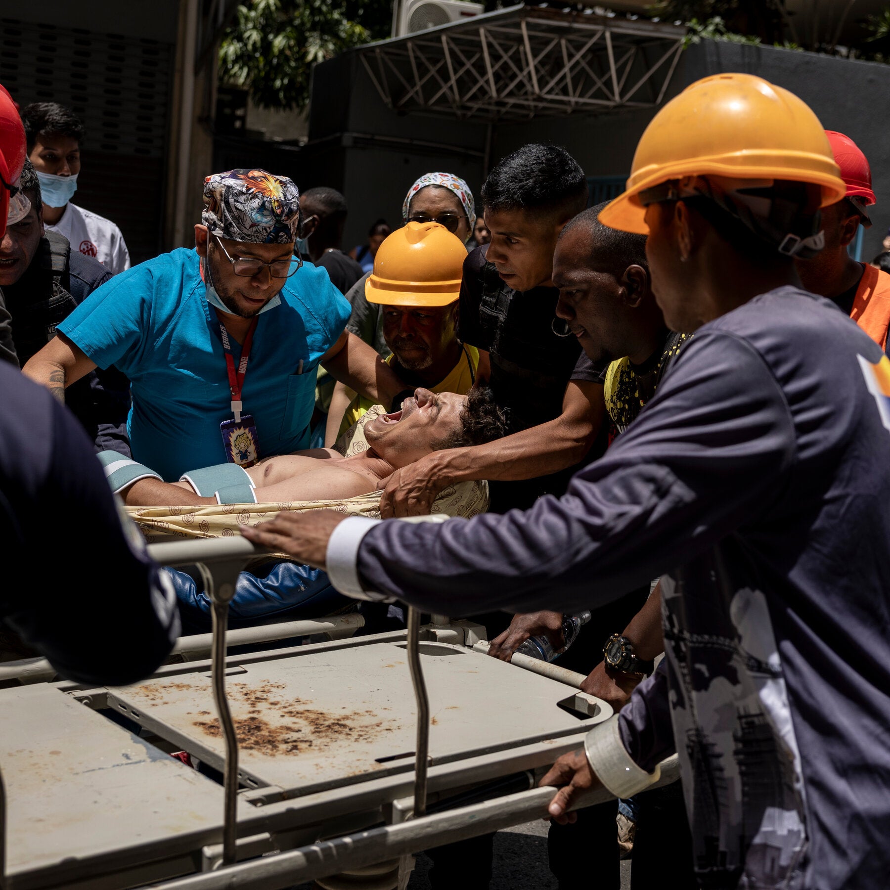 In Venezuela’s Rubble, Listening for Whispers And Longing for Help