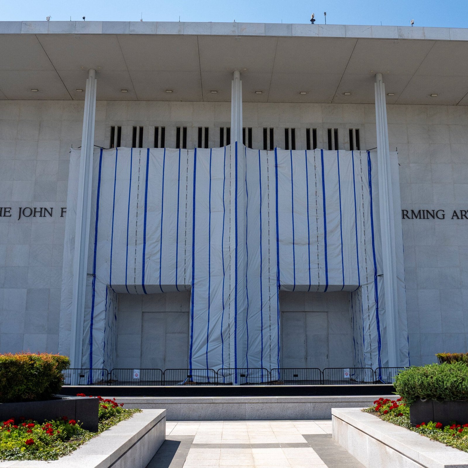 Kennedy Center Warns of Bankruptcy Unless Trump’s Name Is Added